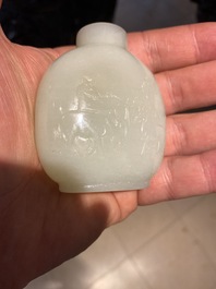 Une tabati&egrave;re en jade blanche &agrave; d&eacute;cor des 'Huit chevaux de Mu Wang', 18/19&egrave;me