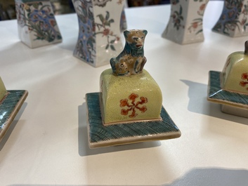 A Chinese famille verte five-piece garniture with floral design, 19th C.