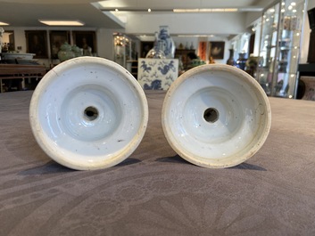 Een paar Chinese blauw-witte kandelaars, Kangxi