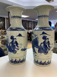 A pair of Chinese blue and white vases, 19th C.