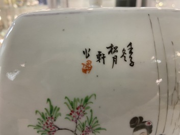 Een paar Chinese qianjiang cai dekselpotten, gesign. Song Yue Xuan en gedat. 1912