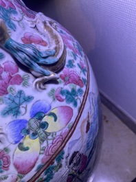 A large Chinese famille rose 'battle scene' vase, 19th C.