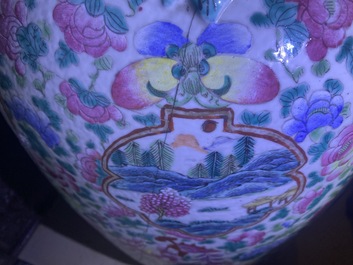 A large Chinese famille rose 'battle scene' vase, 19th C.