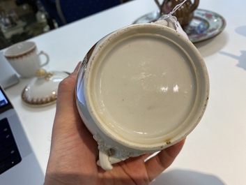 A Chinese covered bowl and a cup with a fine landscape medallion, Qianlong/Jiaqing