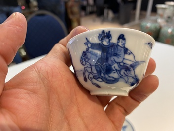 Zeven Chinese blauw-witte koppen en schotels, Kangxi
