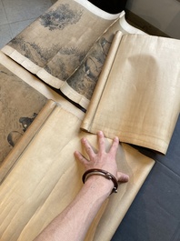 Luo Qing (1821-1899): vier scrolls met figuren in landschappen, inkt en kleur op papier