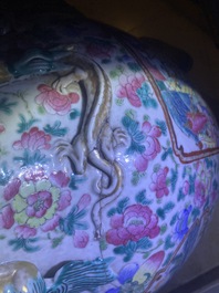A large Chinese famille rose 'battle scene' vase, 19th C.