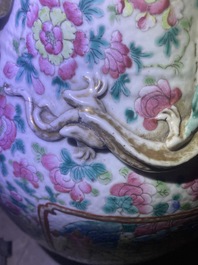 A large Chinese famille rose 'battle scene' vase, 19th C.