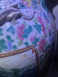 A large Chinese famille rose 'battle scene' vase, 19th C.