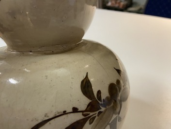 Een Chinese Cizhou kalebasvaas, Song/Yuan