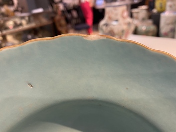 Un bol en porcelaine de Chine &agrave; d&eacute;cor 'bajixiang', marque et &eacute;poque de Jiaqing