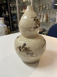 Een Chinese Cizhou kalebasvaas, Song/Yuan
