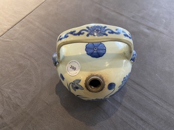 Un pot &agrave; chaux en porcelaine de Chine en bleu et blanc pour le march&eacute; thai, 19&egrave;me