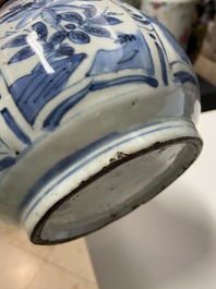 A Chinese blue and white kraak porcelain bottle vase, Wanli