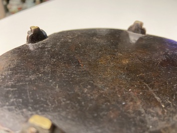 Un lave-pinceaux quadrilobe en bronze, Chine, Kangxi