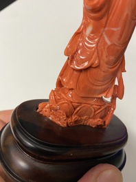 A Chinese carved red coral 'Guanyin' figure, 19/20th C.