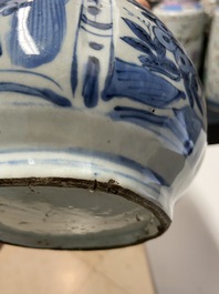A Chinese blue and white kraak porcelain bottle vase, Wanli