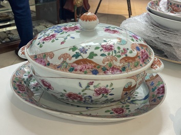 A Chinese famille rose 21-piece dinner service, Qianlong