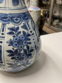 A Chinese blue and white kraak porcelain bottle vase, Wanli