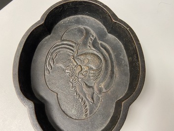 Un lave-pinceaux quadrilobe en bronze, Chine, Kangxi