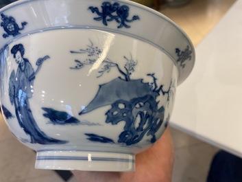 Un bol de type 'klapmuts' en porcelaine de Chine en bleu et blanc, marque de Xuande, Kangxi