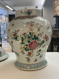 Een paar Chinese blauw-witte kandelaars, Kangxi