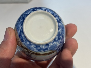 Une tasse et soucoupe en porcelaine de Chine d'exportation &agrave; d&eacute;cor d'un marchand de harengs, Qianlong