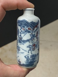 Five Chinese blue, white and copper-red snuff bottles, 18/20th C.