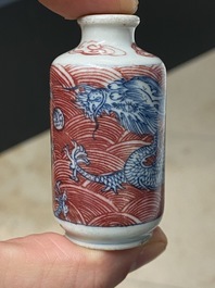 Five Chinese blue, white and copper-red snuff bottles, 18/20th C.