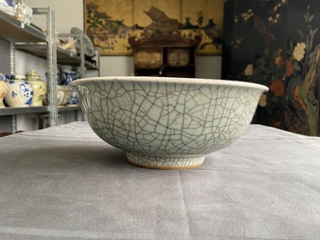 A Chinese 'geyao' crackle-glazed bowl, Yongzheng/Qianlong