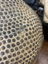 Une t&ecirc;te de Bouddha en pierre sculpt&eacute;e, Chine, Ming ou apr&egrave;s