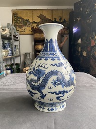 A Chinese blue and white 'yuhuchunping' 'dragon' vase on wooden stand, Qianlong mark, 19/20th C.