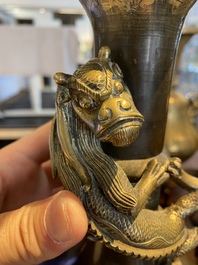 Un vase de type 'hu' en bronze, marque et &eacute;poque de Qianlong