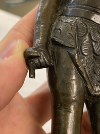 Twee Chinese bronzen figuren van de jonge Boeddha, Ming