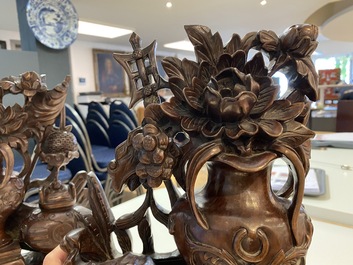 Een paar Chinese houten snijwerken, 19e eeuw