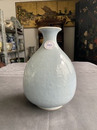 A Chinese monochrome clair-de-lune-glazed 'yuhuchunping' vase, 19th C.