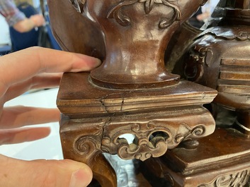 Een paar Chinese houten snijwerken, 19e eeuw