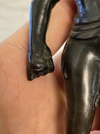 Twee Chinese bronzen figuren van de jonge Boeddha, Ming