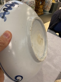 Trois plats en porcelaine de Chine dite 'de Swatow', Ming