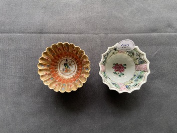 Een gelobde Chinese vergulde famille rose 'lotus' kop en schotel en &eacute;&eacute;n met hanen, Yongzheng/Qianlong
