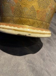 A pair of Japanese Satsuma vases, Kinkozan mark, Meiji, 19th C.