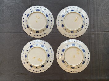 Huit assiettes en porcelaine de Chine en bleu et blanc, 19&egrave;me