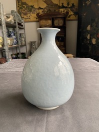 A Chinese monochrome clair-de-lune-glazed 'yuhuchunping' vase, 19th C.