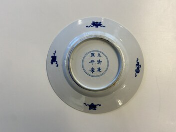 Een Chinese blauw-witte schotel, Kangxi merk en periode