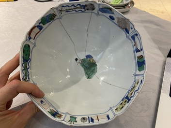 A Chinese famille verte bowl, Chenghua mark, Kangxi