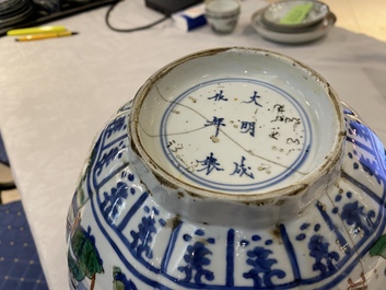 A Chinese famille verte bowl, Chenghua mark, Kangxi
