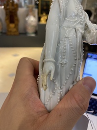 A Chinese Dehua blanc de Chine figure of Guanyin and a covered censer on stand, 18/19th C.