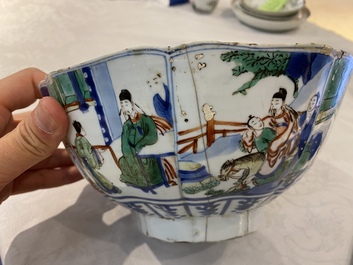 A Chinese famille verte bowl, Chenghua mark, Kangxi