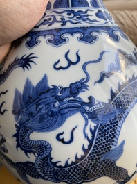 A Chinese blue and white 'yuhuchunping' 'dragon' vase on wooden stand, Qianlong mark, 19/20th C.