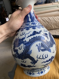 A Chinese blue and white 'yuhuchunping' 'dragon' vase on wooden stand, Qianlong mark, 19/20th C.